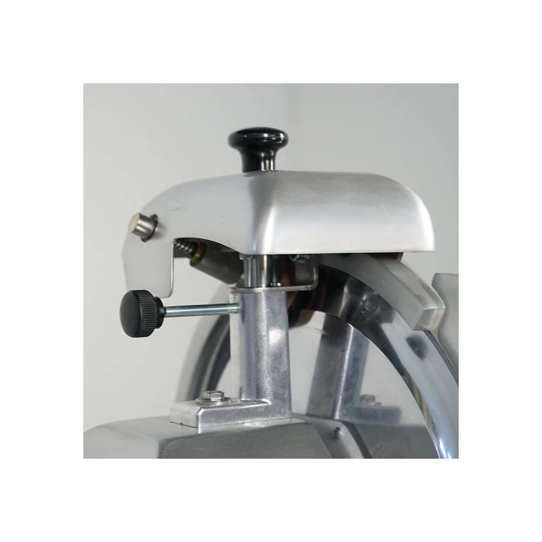 PFA302PS_AFFETTATRICE VERTICALE PER SALUMI MONOFASE O TRIFASE CON LAMA DA Ø 300 A Ø 370MM_dett13-min